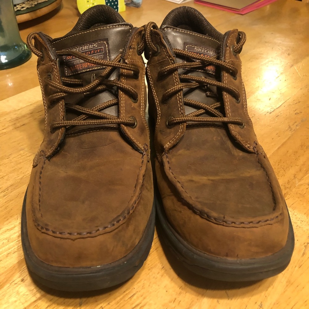 Men’s Sketchers relaxed fit.